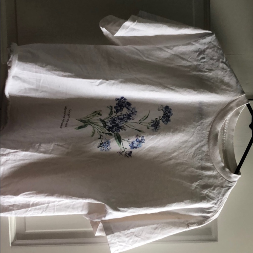 Cute brandy Melville forget me not flowers tee